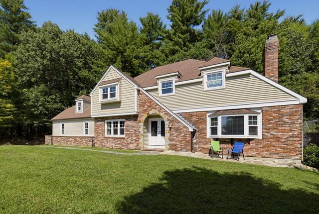 95 Jewett St, Pepperell, MA 01463