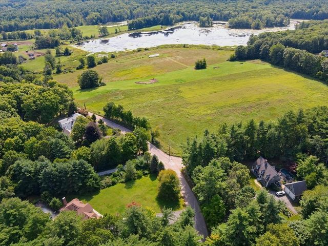 95 Jewett St, Pepperell, MA 01463