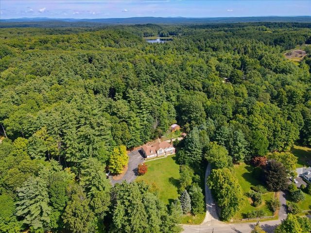 95 Jewett St, Pepperell, MA 01463