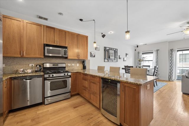 1909 W NORTH Avenue 2, Chicago, IL 60622