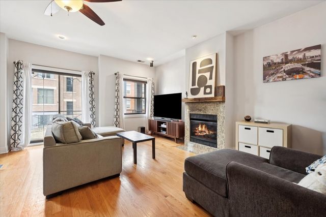 1909 W NORTH Avenue 2, Chicago, IL 60622
