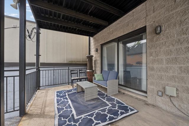 1909 W NORTH Avenue 2, Chicago, IL 60622