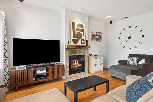 1909 W NORTH Avenue 2, Chicago, IL 60622
