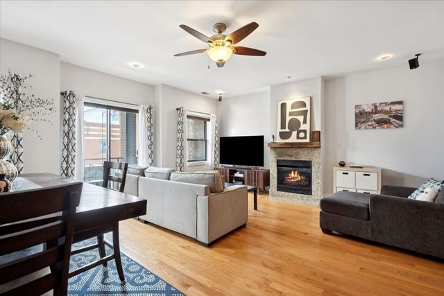 1909 W NORTH Avenue 2, Chicago, IL 60622