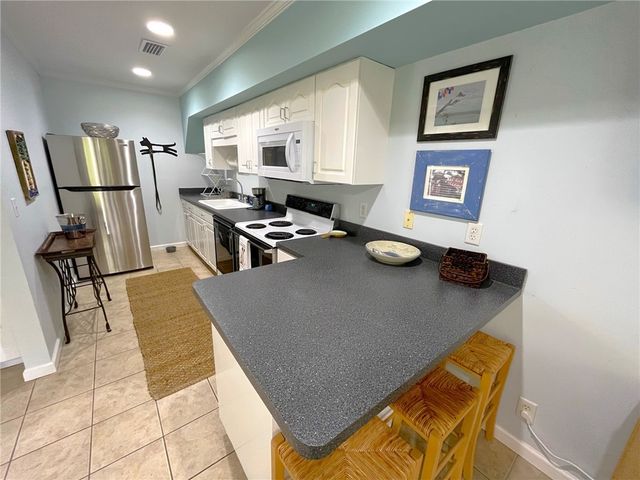 240 Peachtree Street, St Simons Island, GA 31522