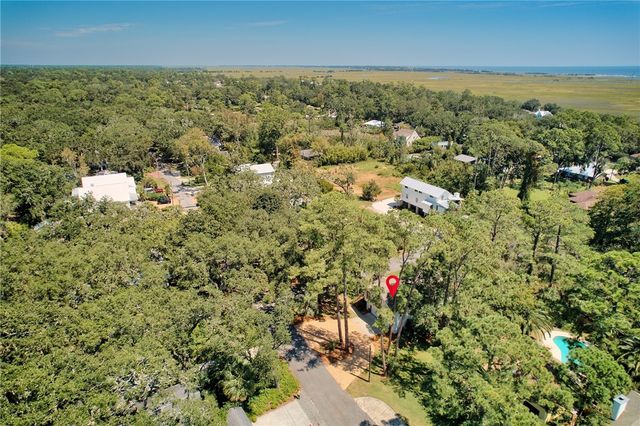 240 Peachtree Street, St Simons Island, GA 31522