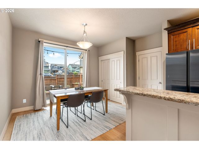 913 FALCON Ct, Hood River, OR 97031