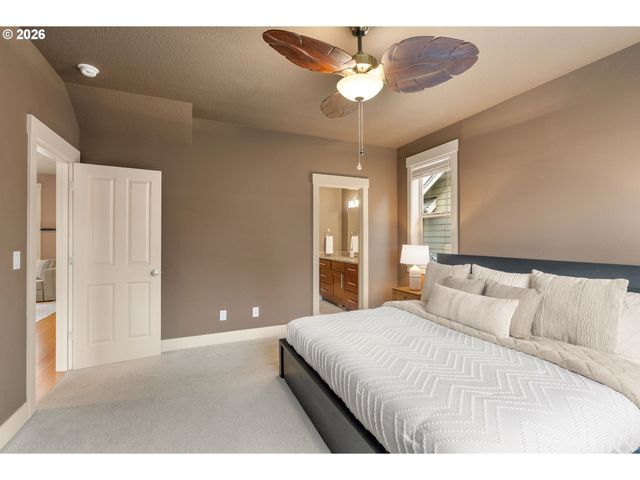 913 FALCON Ct, Hood River, OR 97031