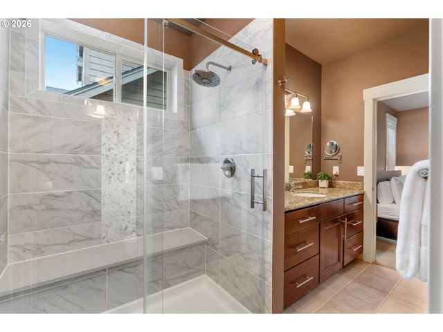 913 FALCON Ct, Hood River, OR 97031