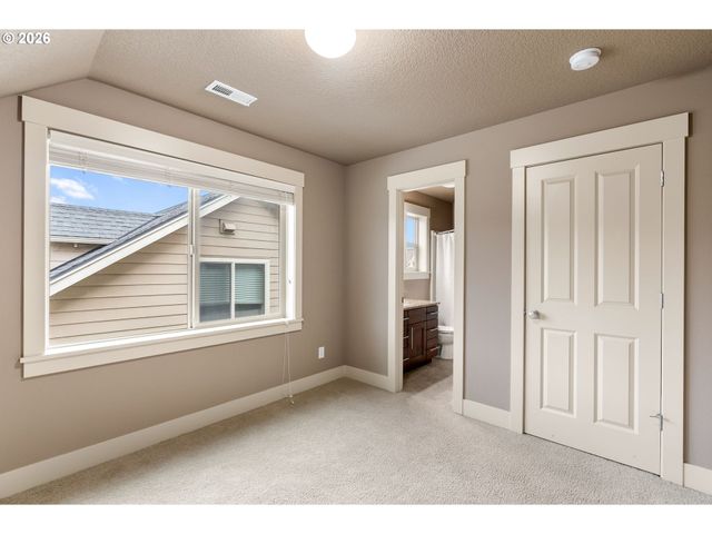 913 FALCON Ct, Hood River, OR 97031