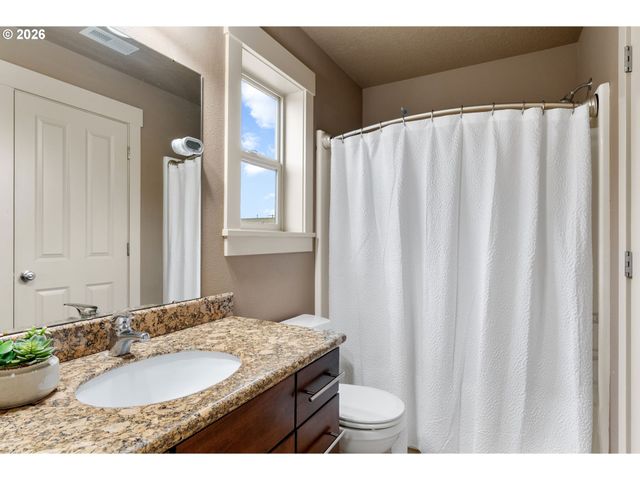 913 FALCON Ct, Hood River, OR 97031