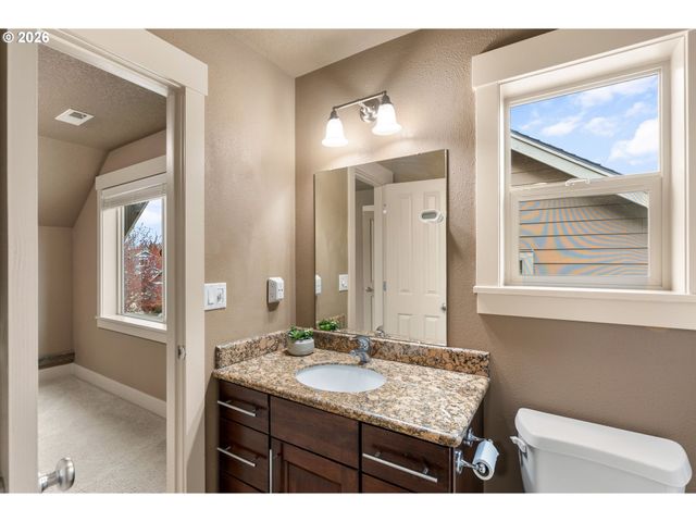 913 FALCON Ct, Hood River, OR 97031