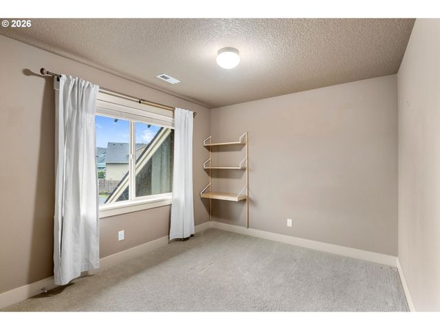 913 FALCON Ct, Hood River, OR 97031