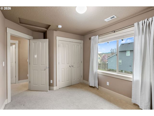 913 FALCON Ct, Hood River, OR 97031