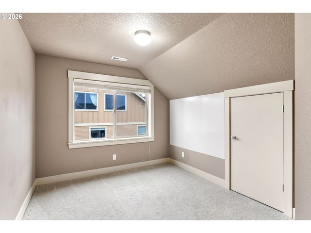 913 FALCON Ct, Hood River, OR 97031