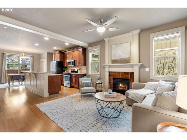 913 FALCON Ct, Hood River, OR 97031