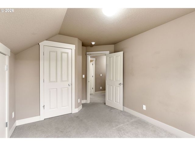 913 FALCON Ct, Hood River, OR 97031