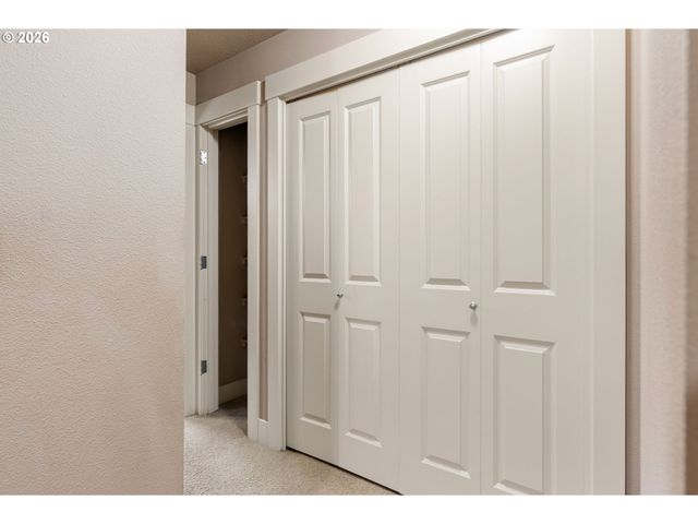 913 FALCON Ct, Hood River, OR 97031