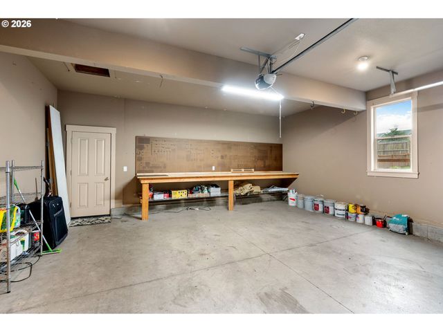 913 FALCON Ct, Hood River, OR 97031