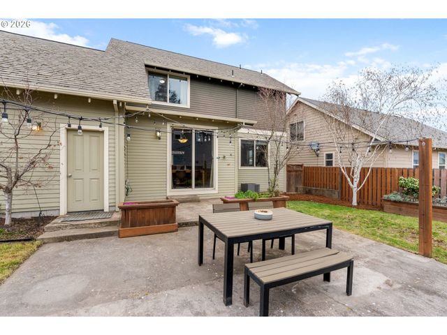 913 FALCON Ct, Hood River, OR 97031