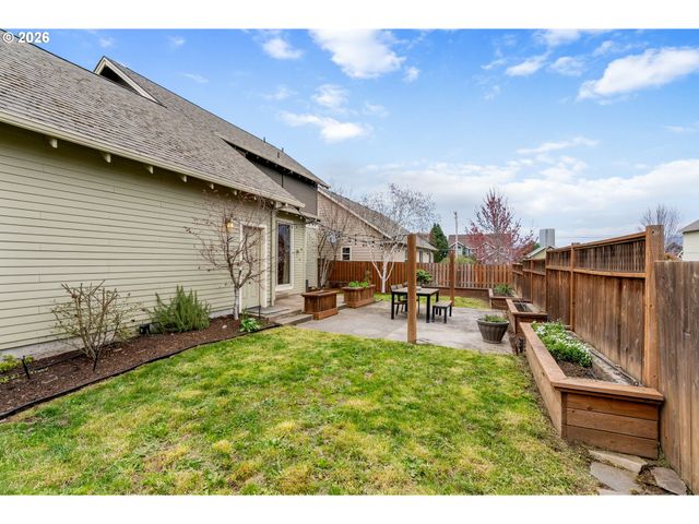 913 FALCON Ct, Hood River, OR 97031
