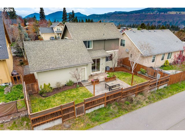 913 FALCON Ct, Hood River, OR 97031