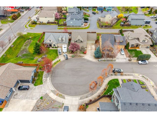 913 FALCON Ct, Hood River, OR 97031