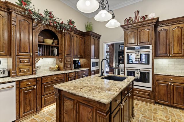 28 W Lake Rd., Hattiesburg, MS 39402