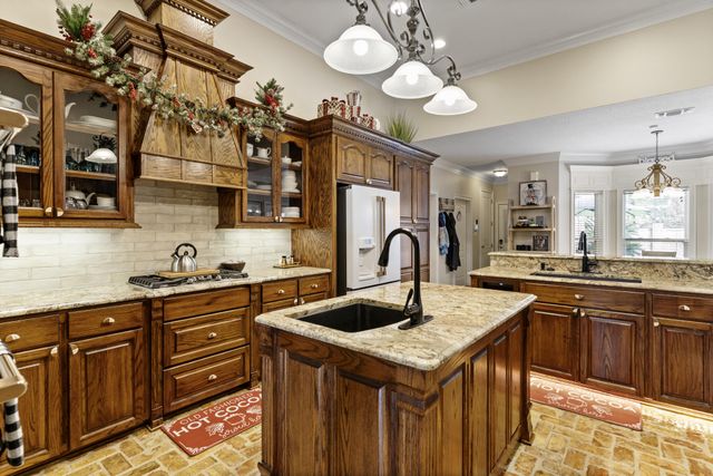 28 W Lake Rd., Hattiesburg, MS 39402