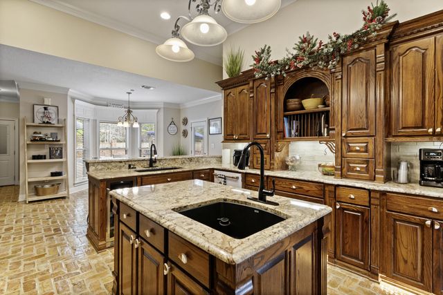 28 W Lake Rd., Hattiesburg, MS 39402