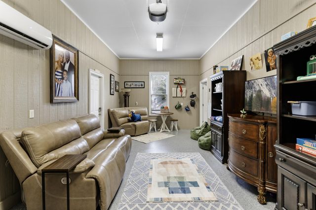 28 W Lake Rd., Hattiesburg, MS 39402