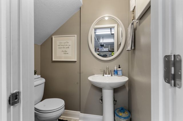 28 W Lake Rd., Hattiesburg, MS 39402