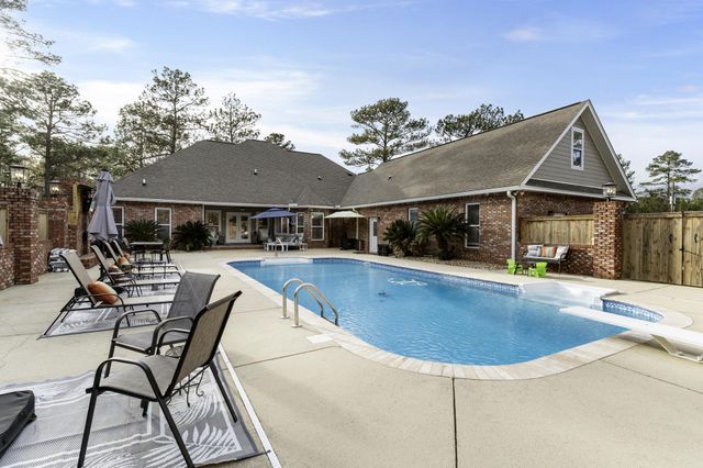 28 W Lake Rd., Hattiesburg, MS 39402