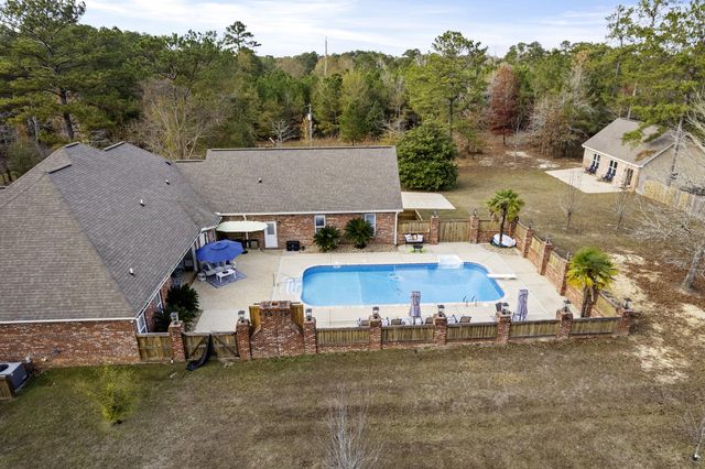 28 W Lake Rd., Hattiesburg, MS 39402