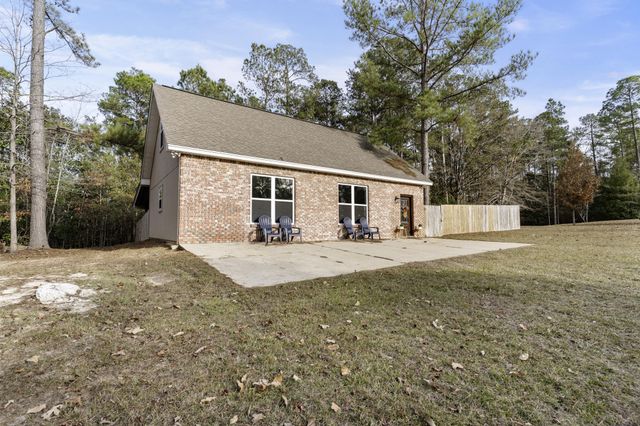 28 W Lake Rd., Hattiesburg, MS 39402