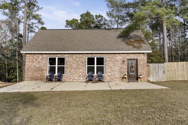 28 W Lake Rd., Hattiesburg, MS 39402