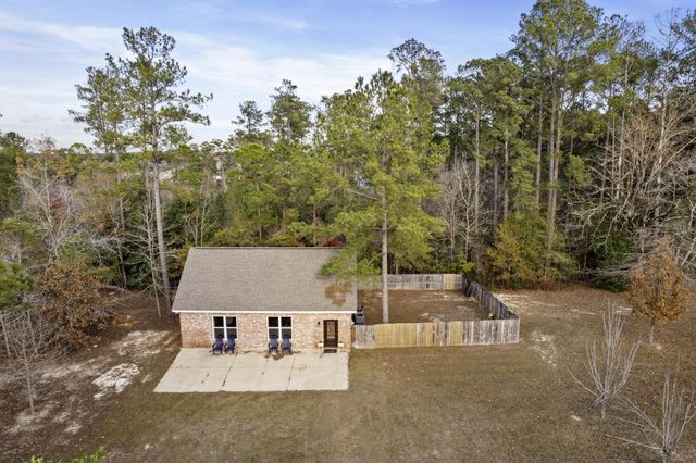 28 W Lake Rd., Hattiesburg, MS 39402