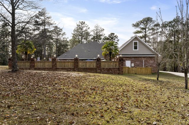 28 W Lake Rd., Hattiesburg, MS 39402