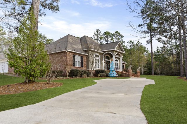 28 W Lake Rd., Hattiesburg, MS 39402