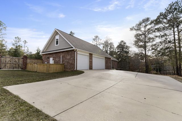28 W Lake Rd., Hattiesburg, MS 39402