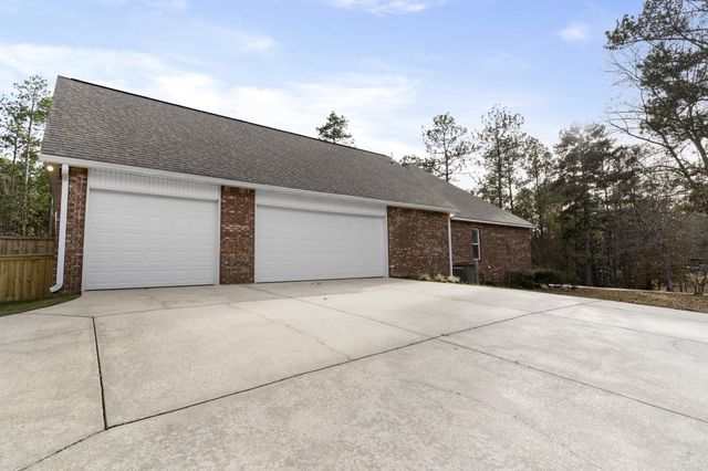 28 W Lake Rd., Hattiesburg, MS 39402