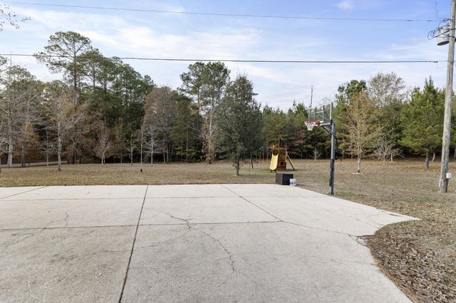 28 W Lake Rd., Hattiesburg, MS 39402