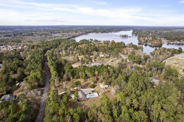 28 W Lake Rd., Hattiesburg, MS 39402