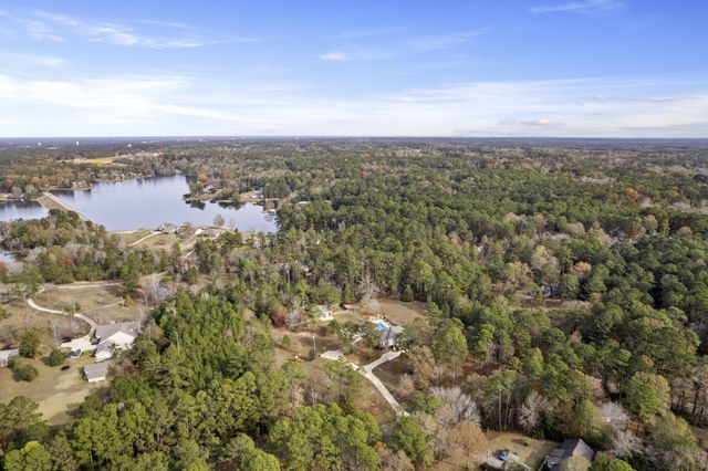 28 W Lake Rd., Hattiesburg, MS 39402