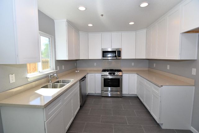 570 Jason Dr, Turlock, CA 95380