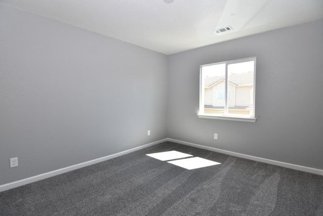 570 Jason Dr, Turlock, CA 95380