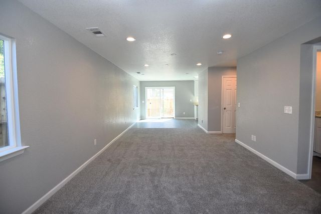 570 Jason Dr, Turlock, CA 95380