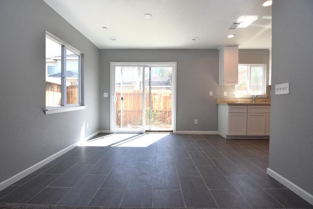 570 Jason Dr, Turlock, CA 95380