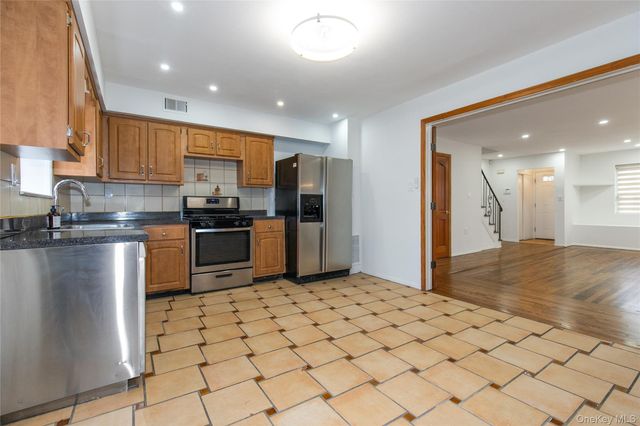 676 Front Street F, Hempstead, NY 11550