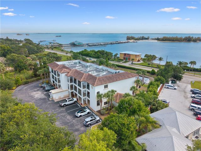 1623 Indian River Drive 103, Sebastian, FL 32958